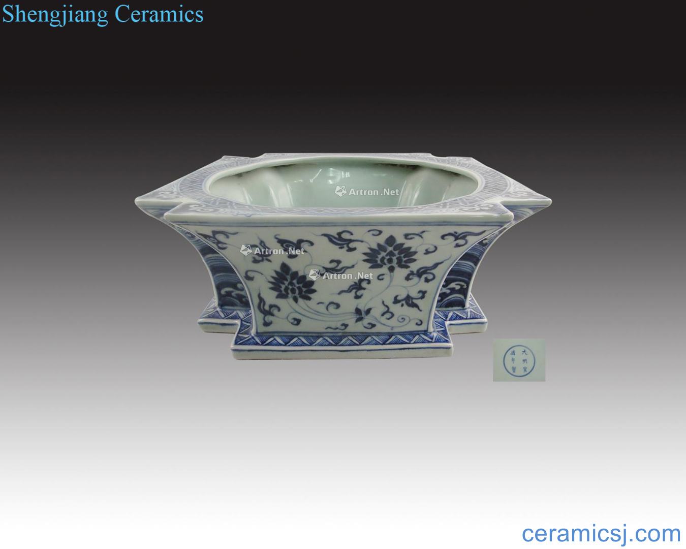 "Da Ming xuande years" in Ming dynasty blue and white flower grain star party
