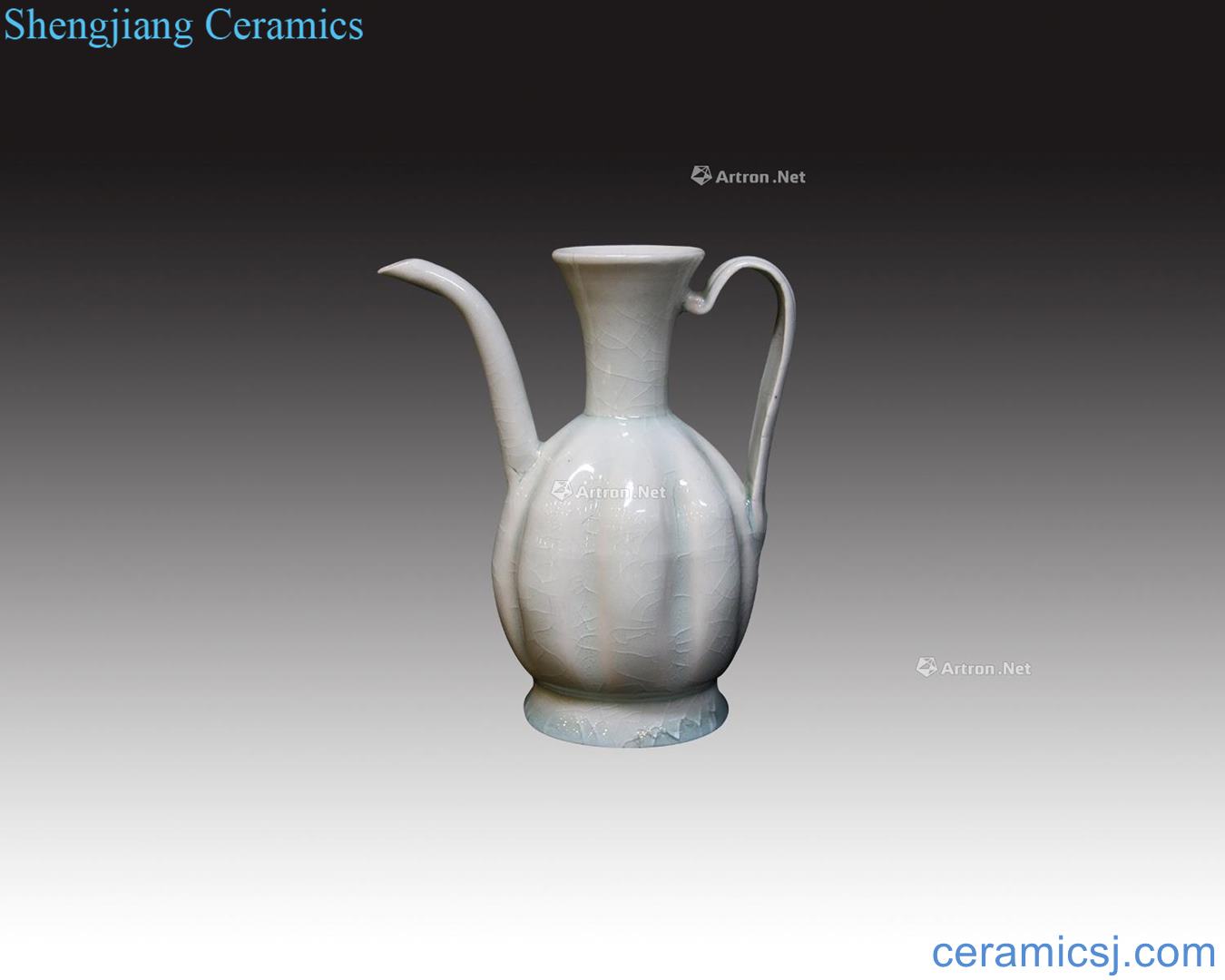 Generation of the song dynasty Longquan celadon melon leng ewer