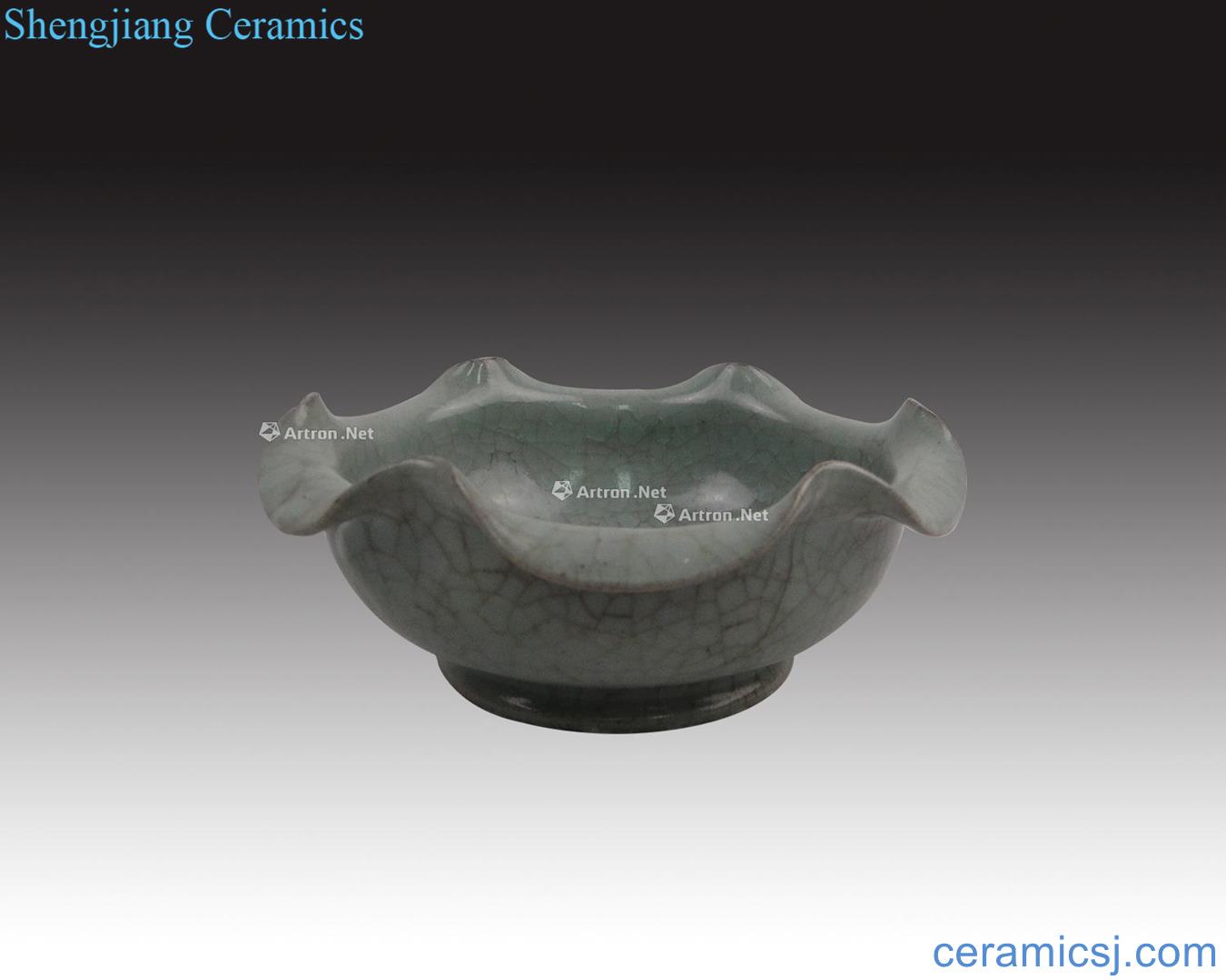 Generation of the song dynasty Your kiln lotus leaf bowl