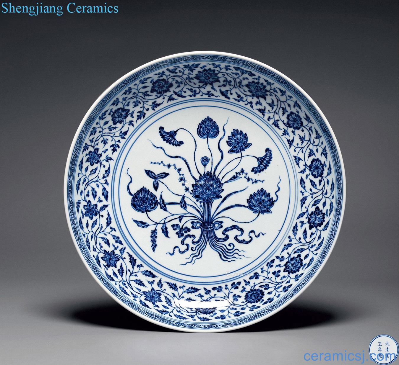 Qing yongzheng Blue and white with a bunch of grain to the market