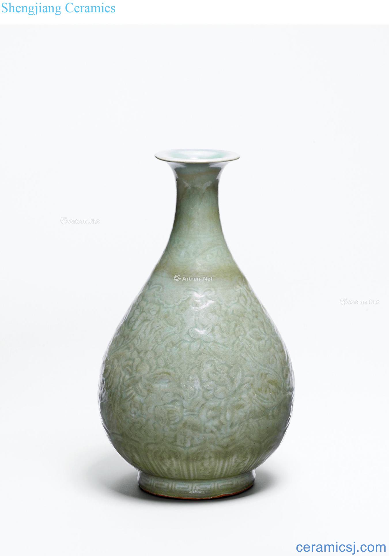 Early Ming dynasty Longquan celadon okho spring vase