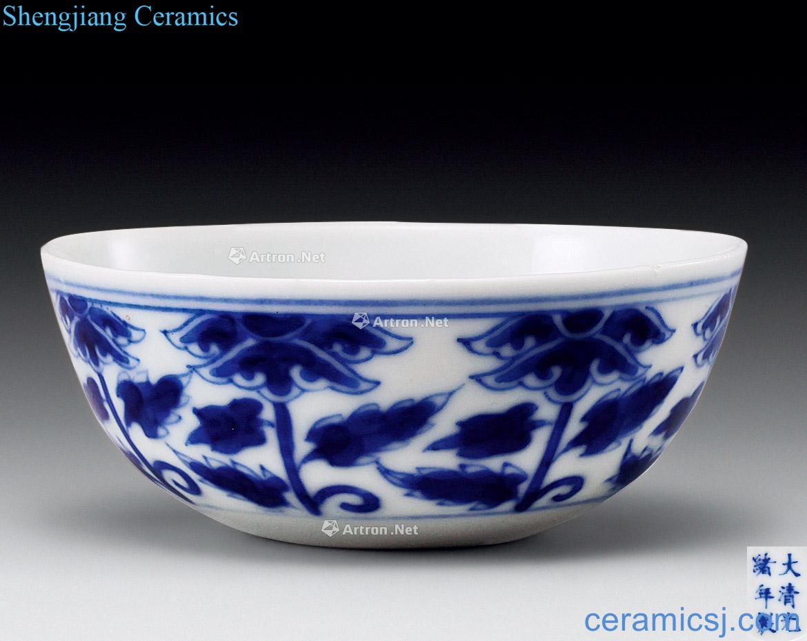 Qing guangxu Blue and white flowers lying foot bowl