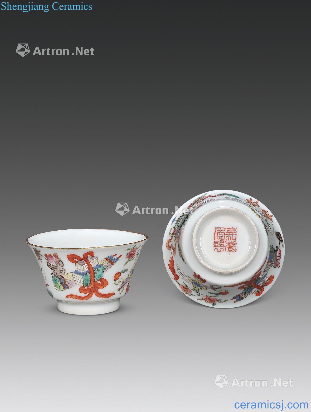 Qing jiaqing pastel antique figure cup (a)