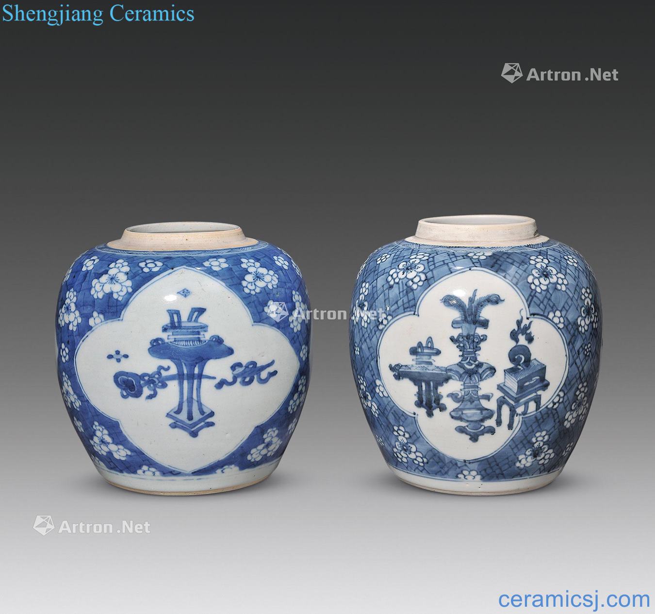 The qing emperor kangxi Blue and white ice plum medallion antique figure tank (a)