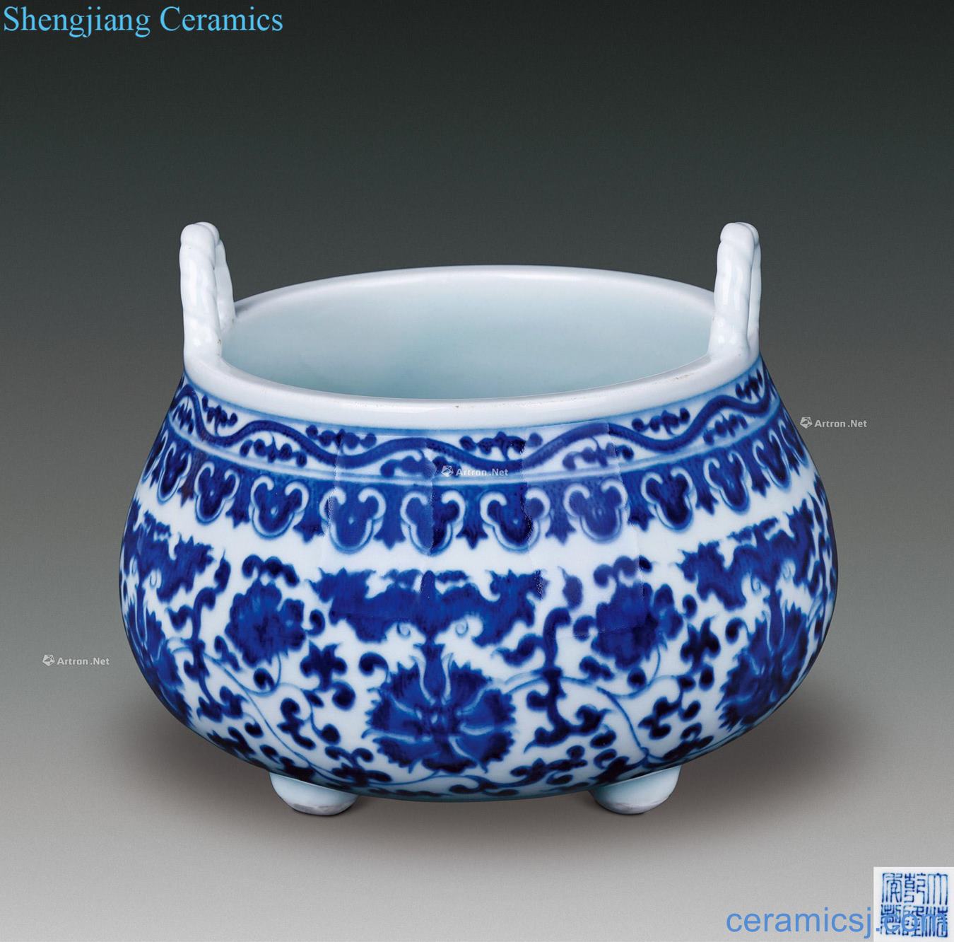 Emperor qianlong Blue and white tie up branch lotus ears three-legged furnace (a)