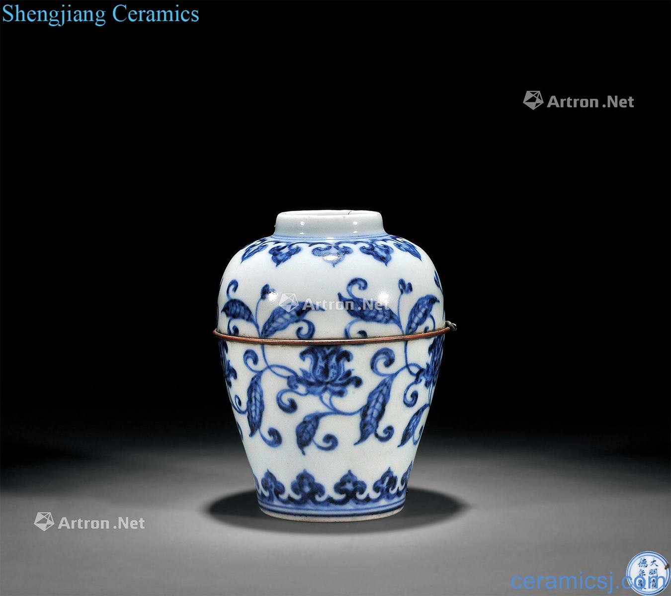 Ming xuande Blue and white peony lines canister