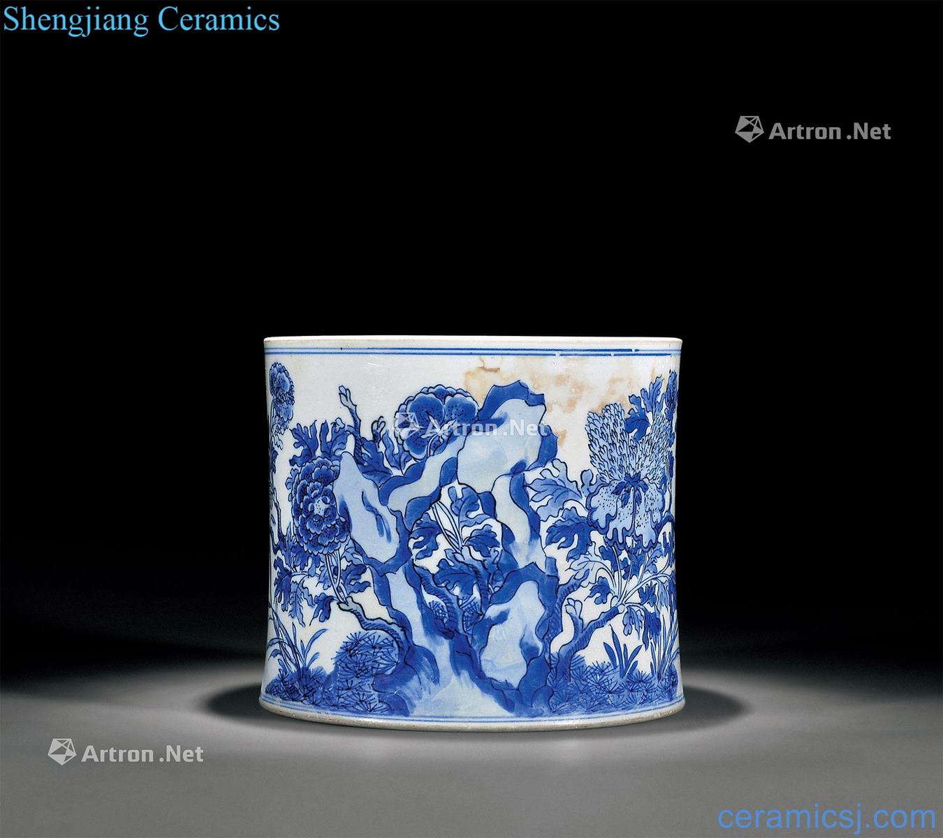 In the early qing Blue and white hole stone figure brush pot peony