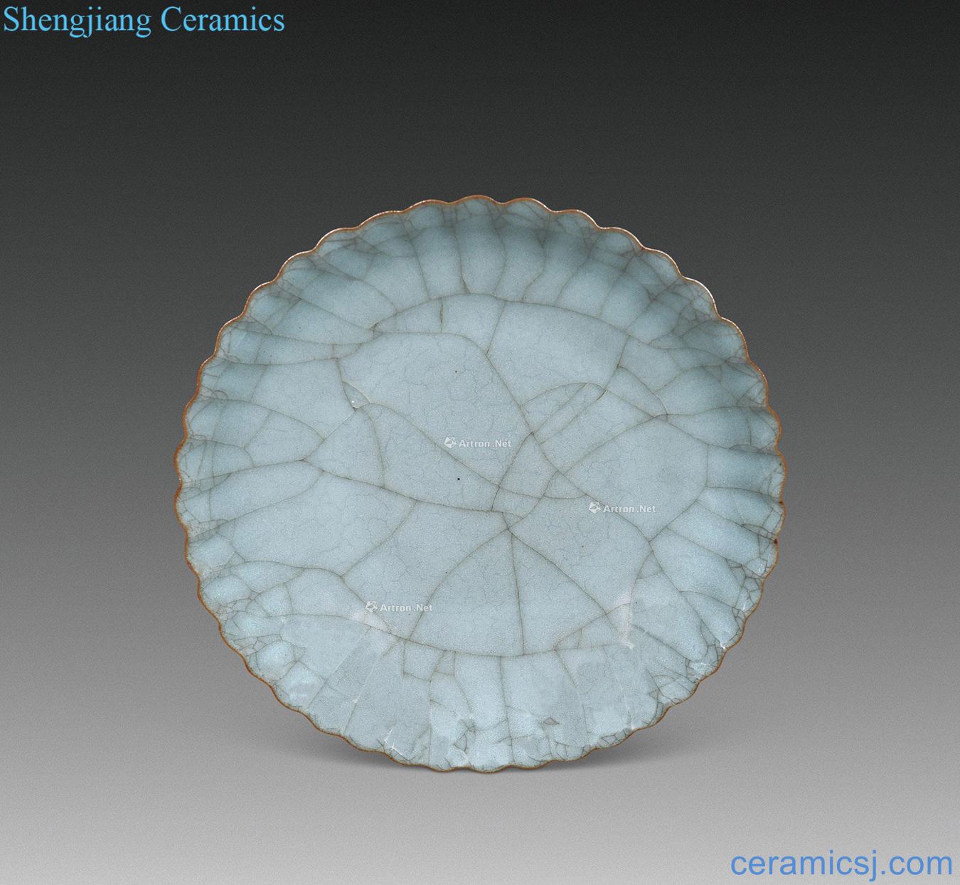 Song official kiln celadon kwai mouth plate (a)