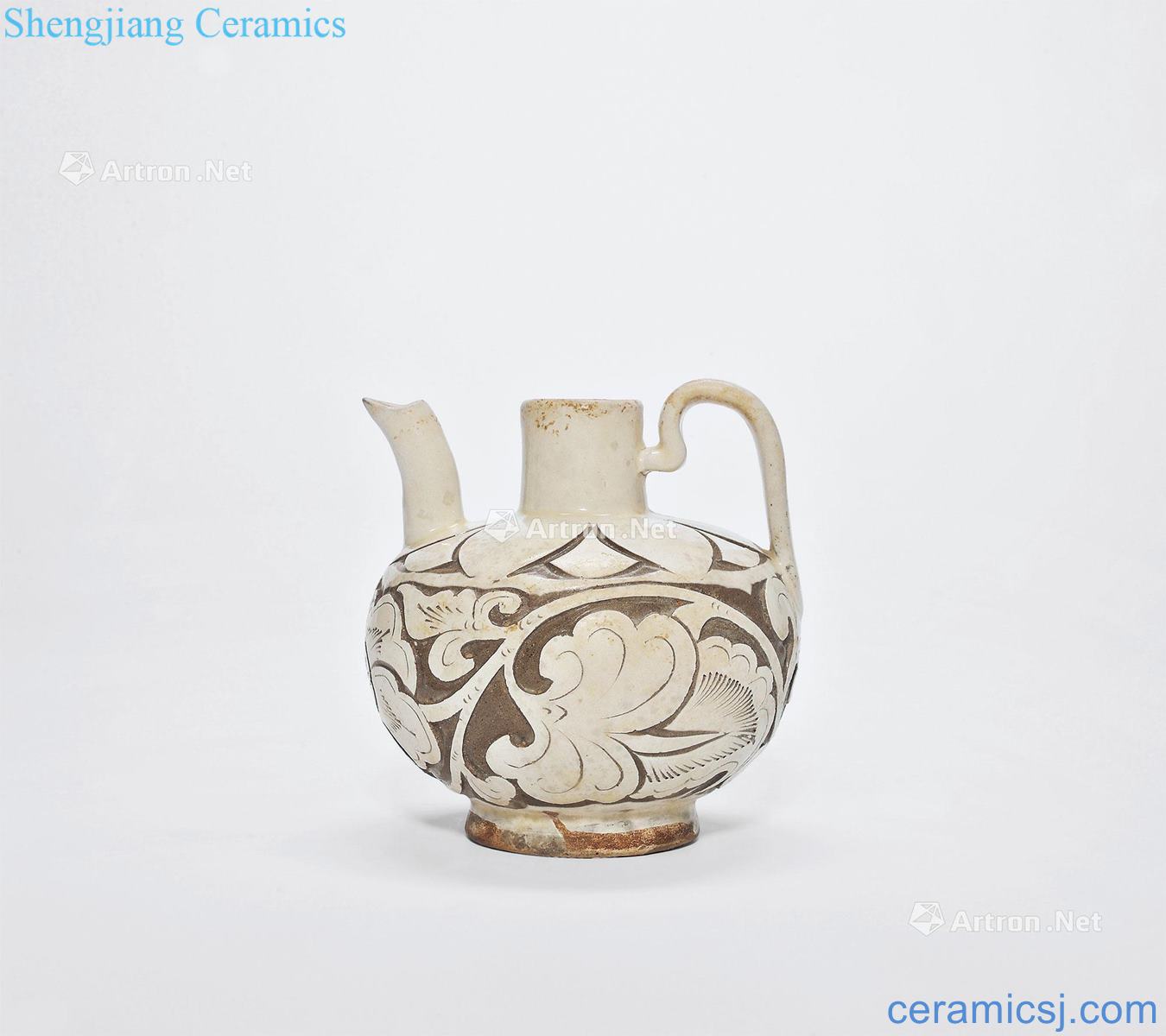 yuan Magnetic state kiln carved flower peony lines ewer