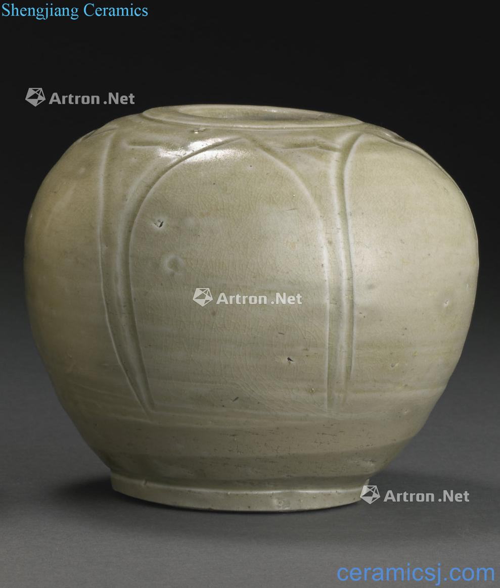The five dynasties and early northern song dynasty The kiln lotus-shaped grain tank