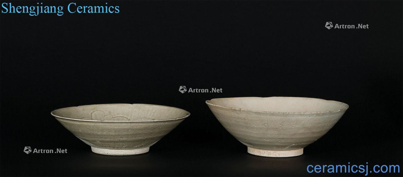The song dynasty Green bowl white glazed decorative pattern (a set of two)