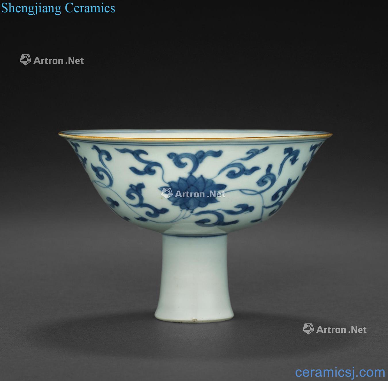 The qing emperor kangxi Blue and white lotus flower grain dark flower goblet