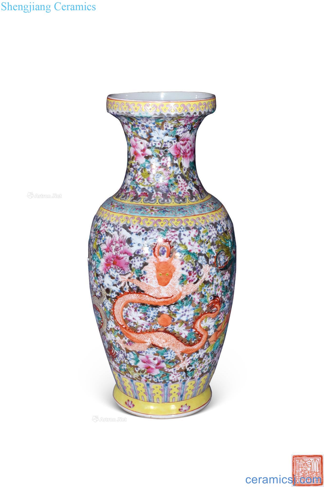 Qing qianlong enamel paint dragon dish buccal bottle