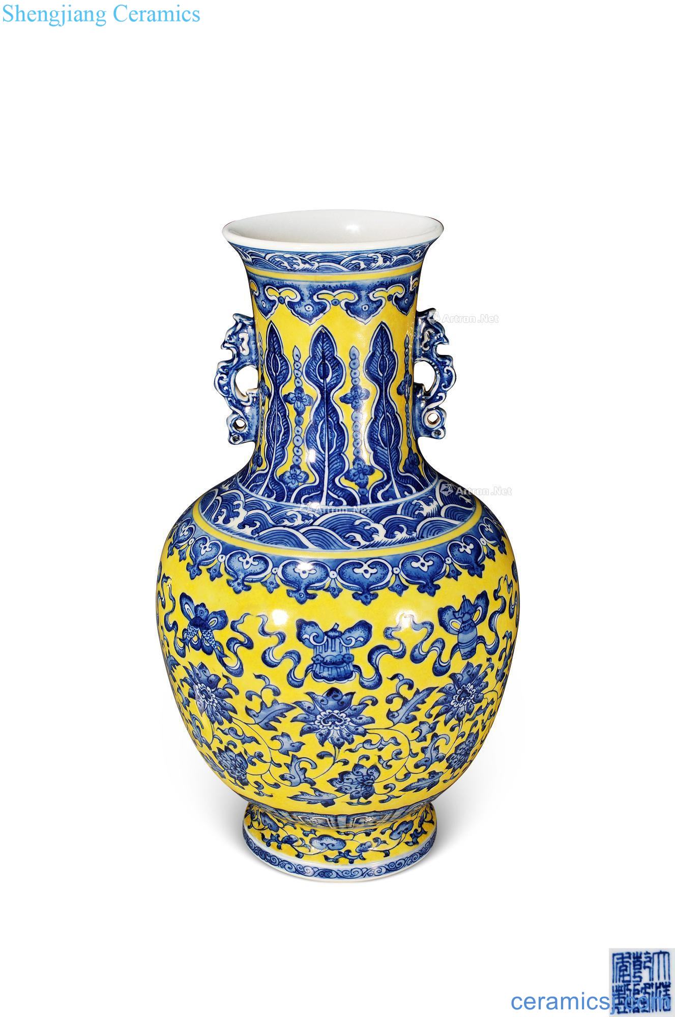 Emperor qianlong Yellow with blue and white vase with a lotus flower grain ssangyong