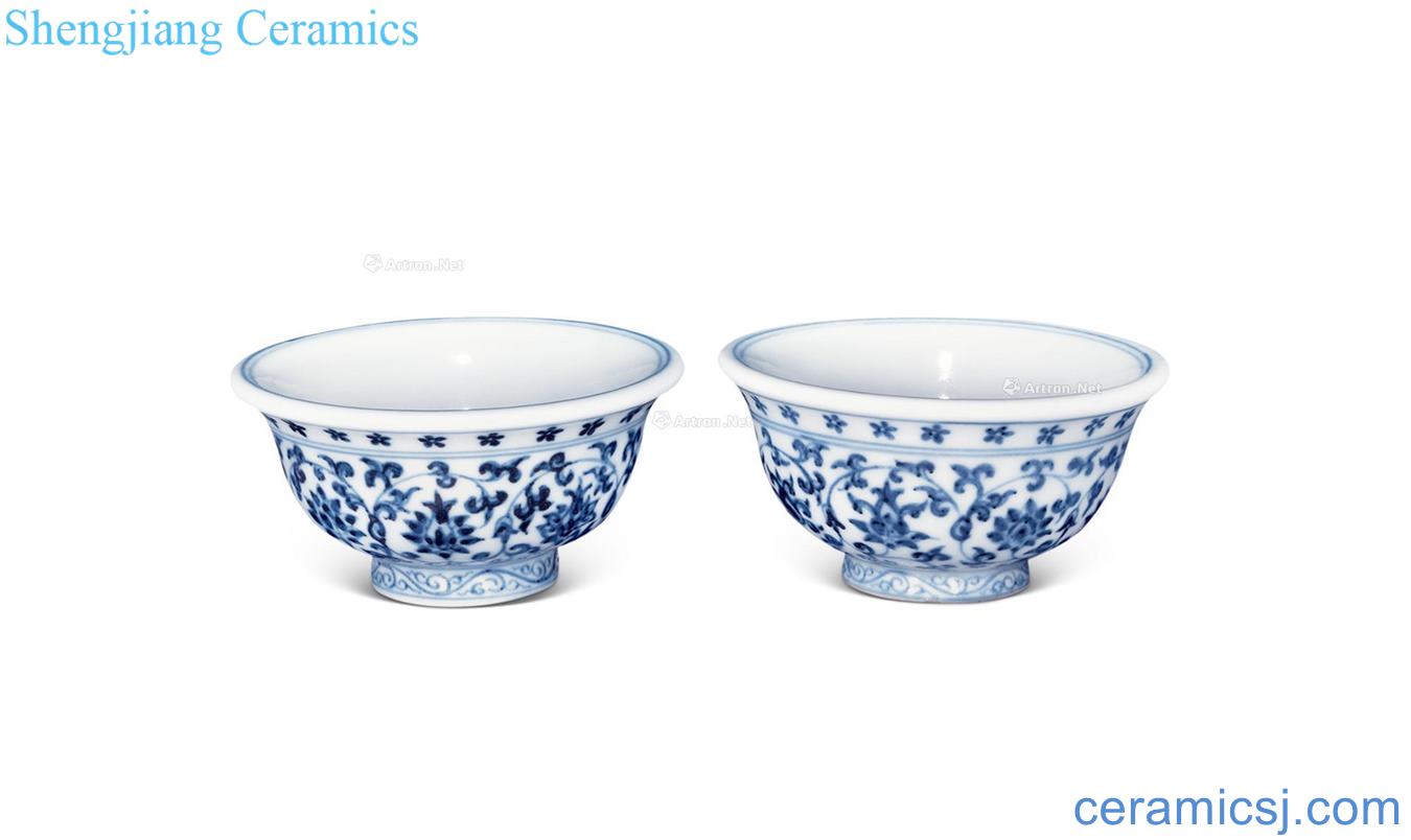 yongle Blue and white flower grain pressure hand cup (a)