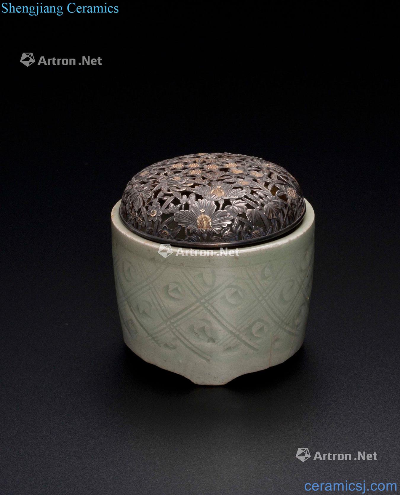 Ming dynasty celadon pattern cylindrical furnace