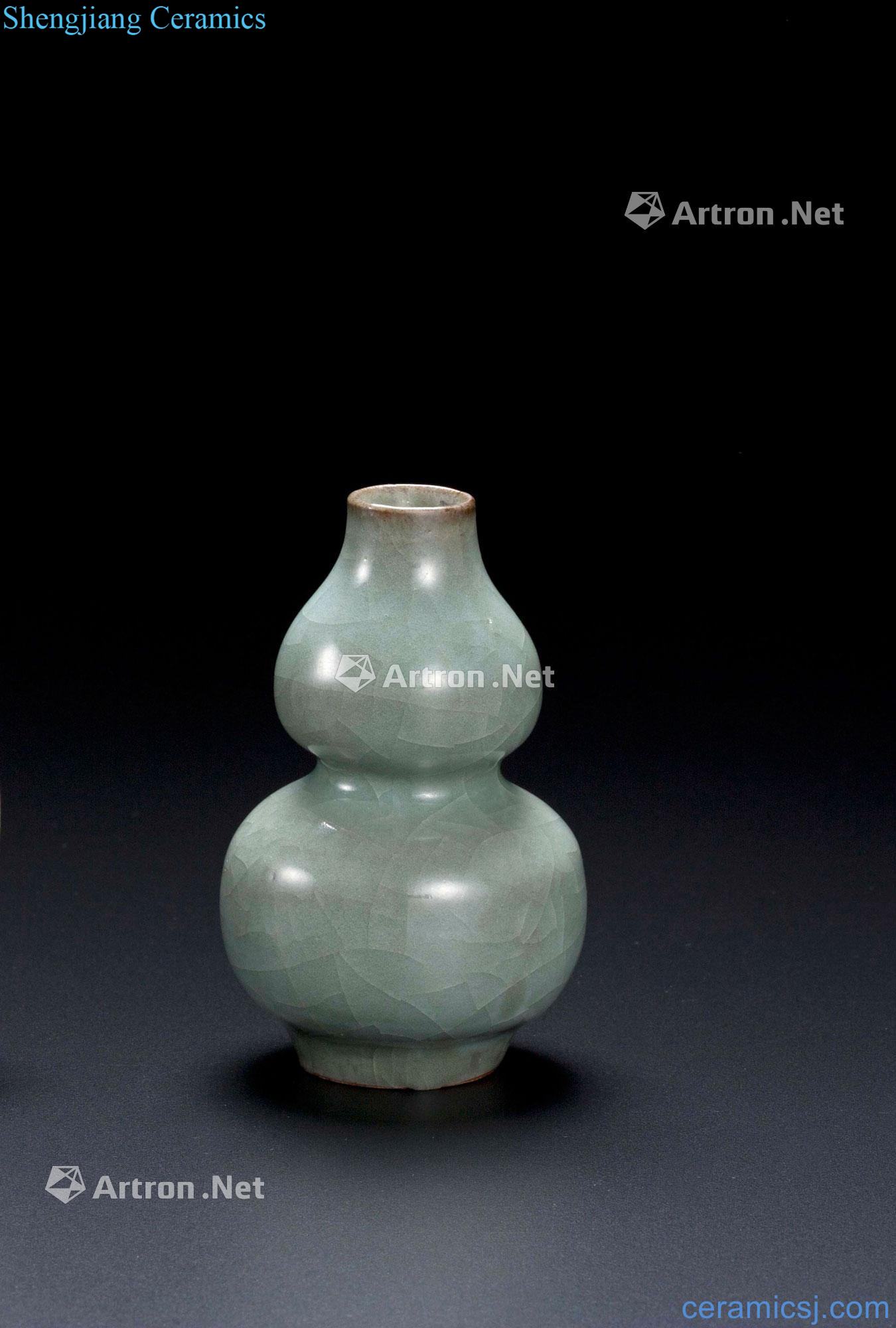 Yuan/Ming Longquan celadon gourd bottle