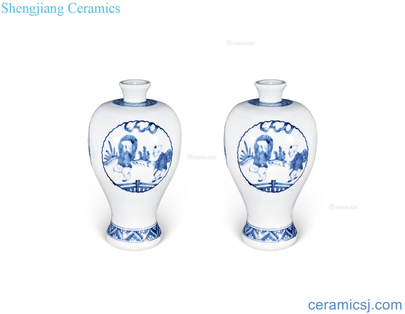 The early Ming blue and white medallion characters carved plum bottle (a)