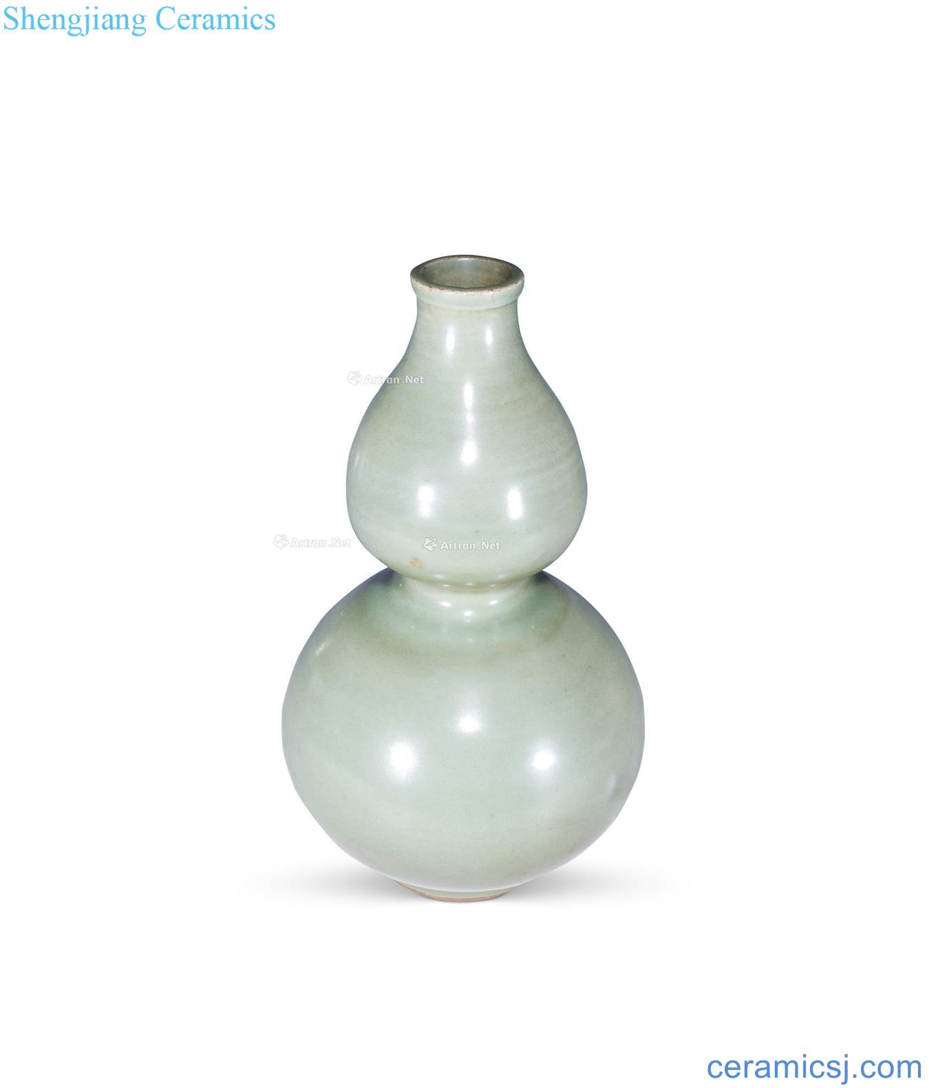 Longquan celadon gourd bottle in early Ming dynasty