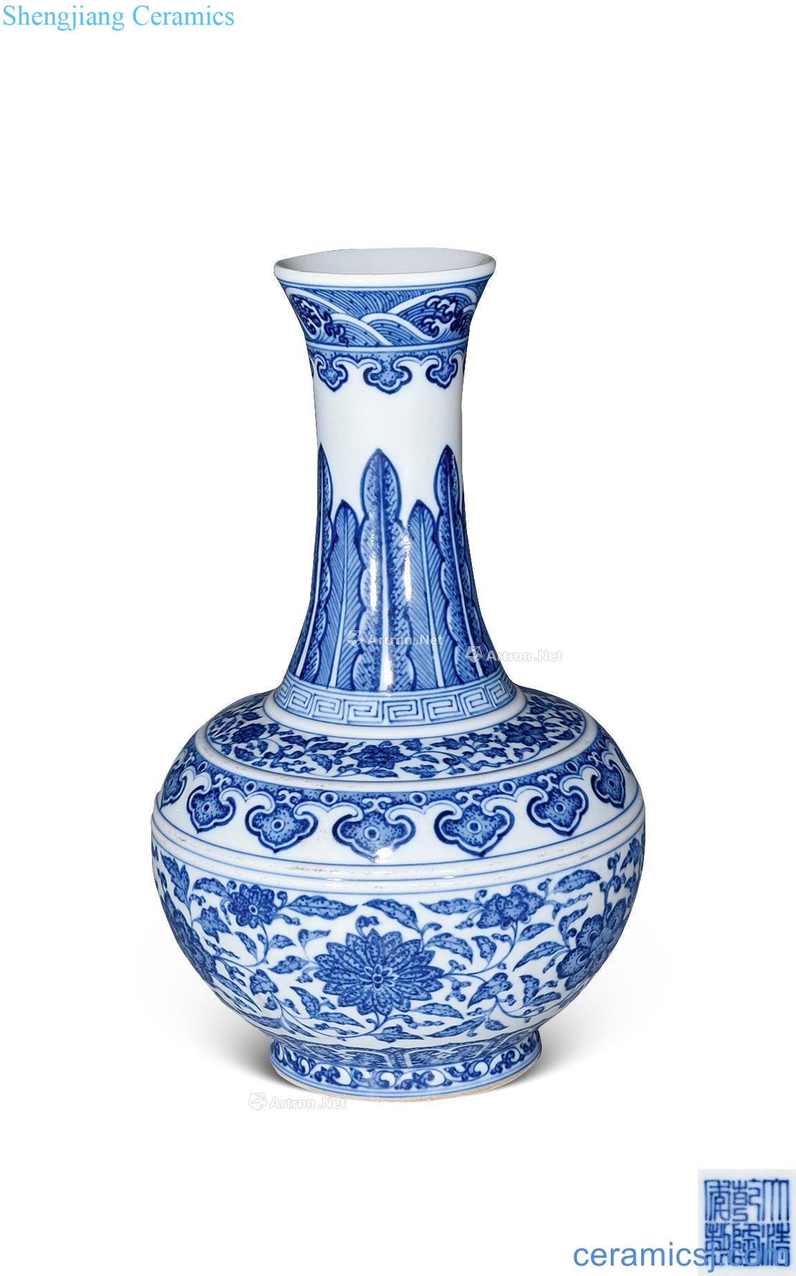 Qing qianlong Blue and white flower pattern design