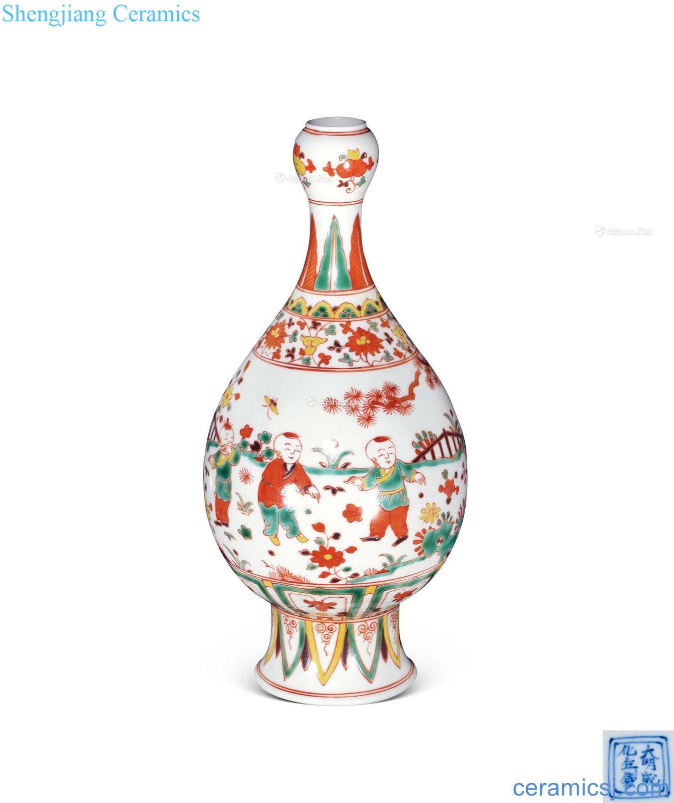 in Red and green color YingXiWen garlic bottles