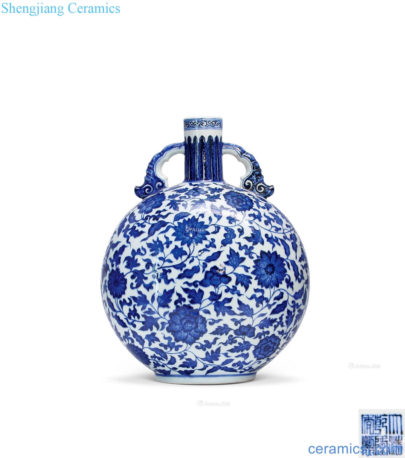 Qing qianlong Blue and white flower tattoo on bottle wrapped branches
