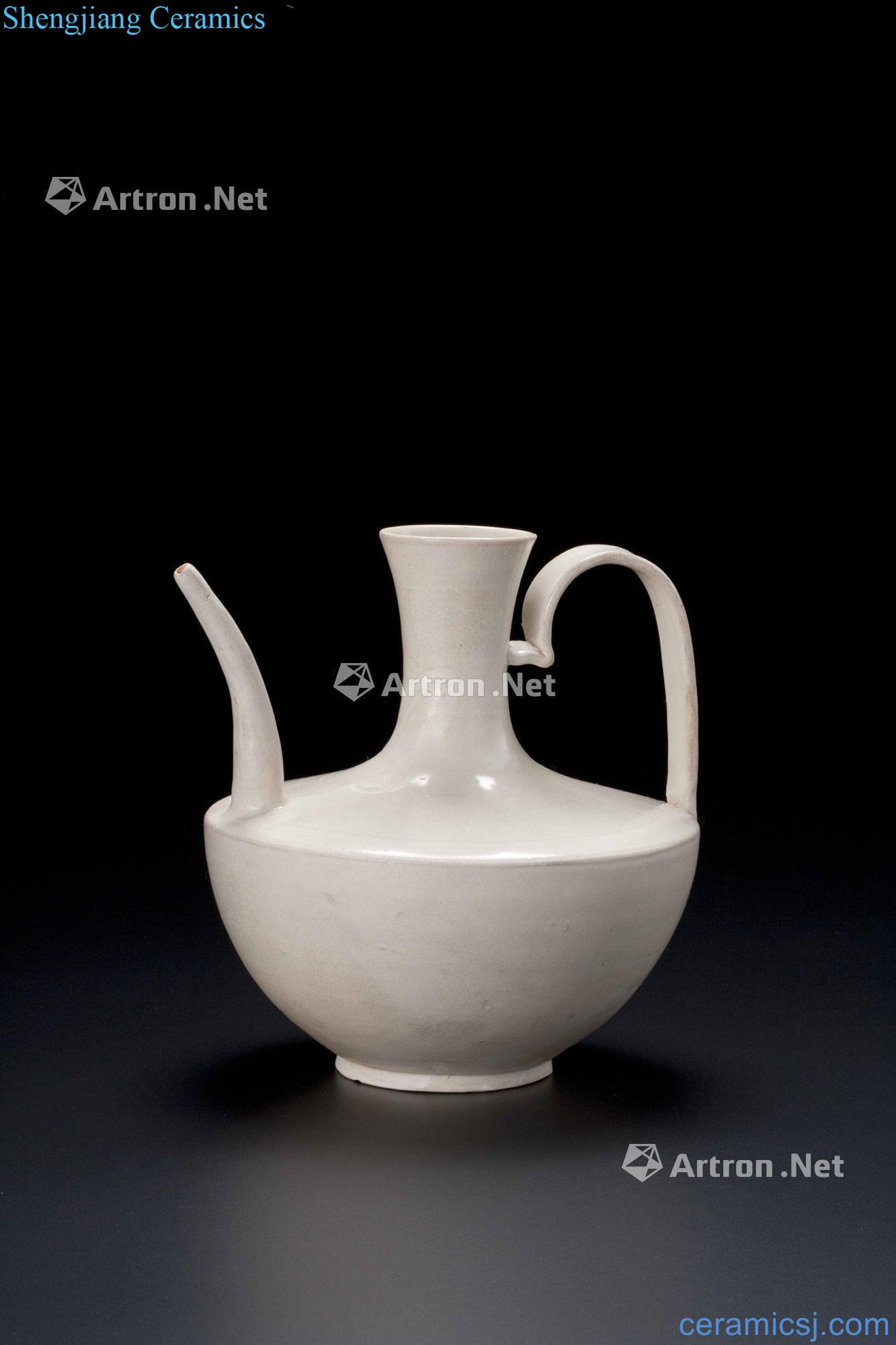 Liao white porcelain pot ever-flowing