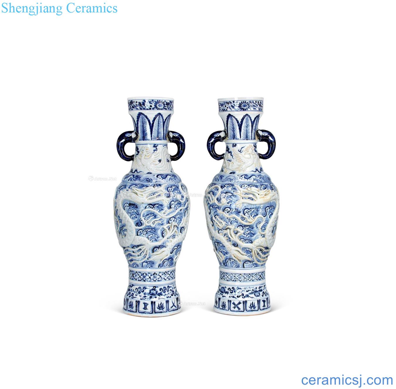 yuan Blue and white anaglyph sea dragon like ears (a)