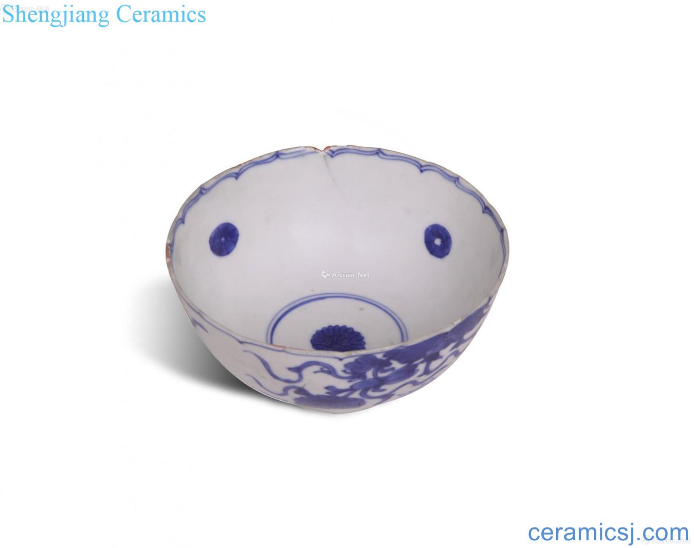 Blue and white tie bian wen flower mouth bowl