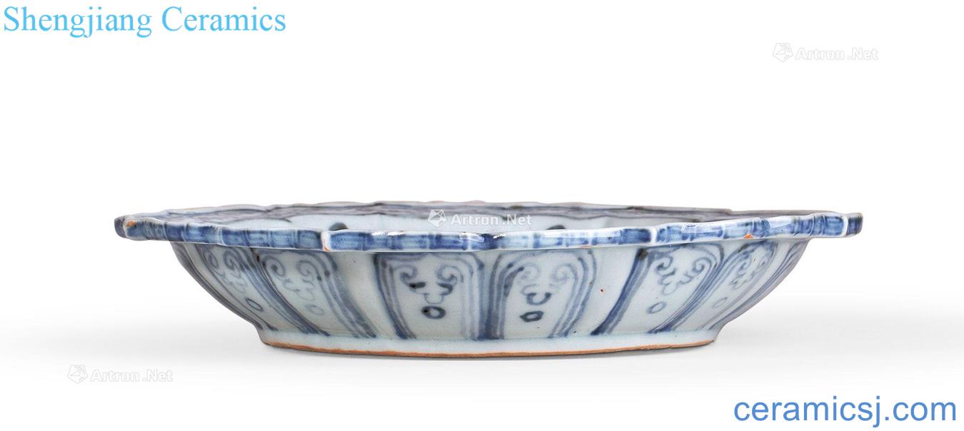 Ming hongwu Blue and white ruffled flowers chrysanthemum grain kwai mouth tray