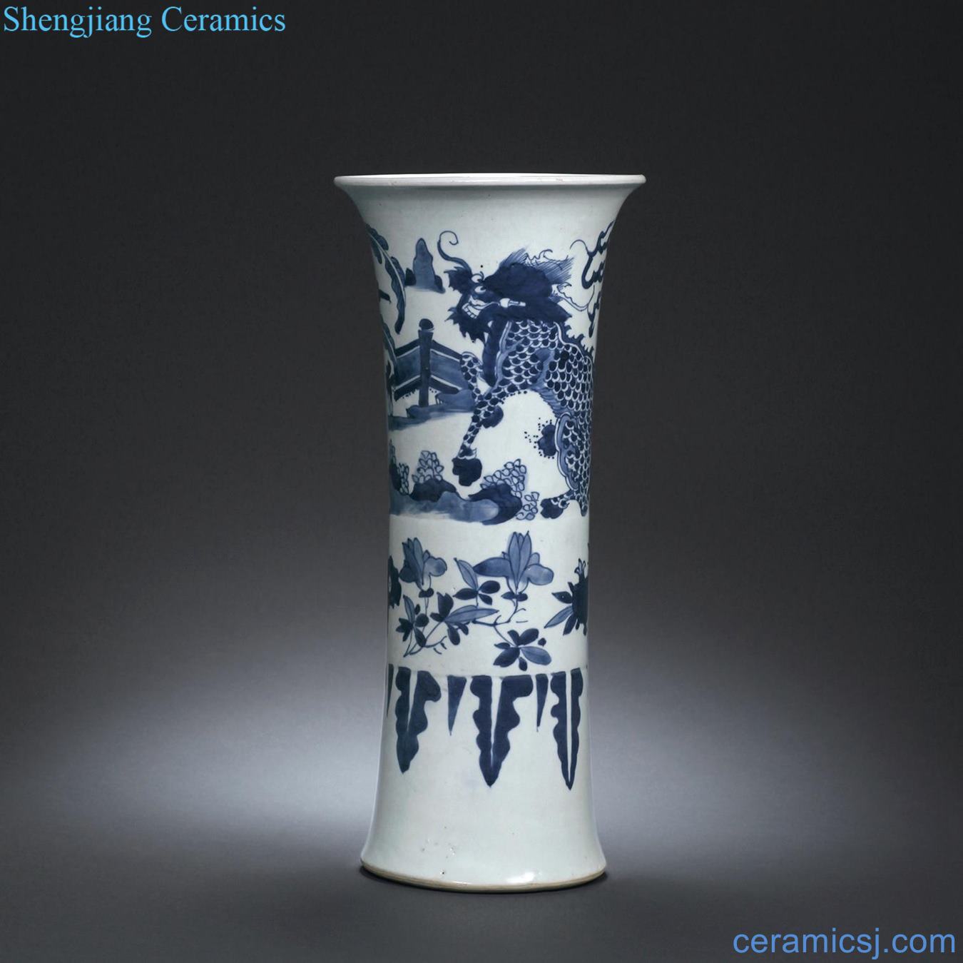 Qing shunzhi Blue and white unicorn vase with flowers