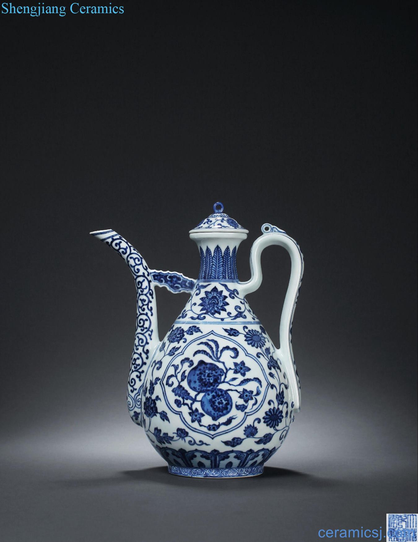 Qing qianlong blue-and-white medallion sanduo with cover ewer