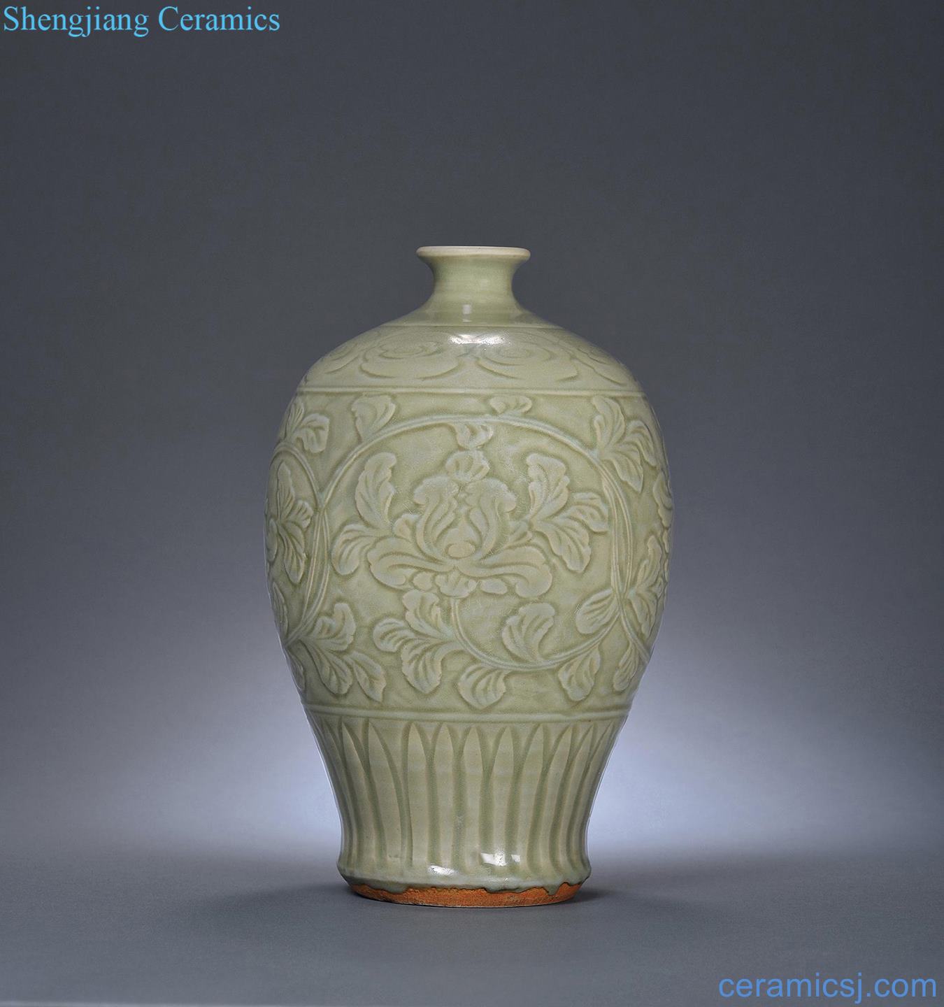 Ming Longquan carved flower plum bottle