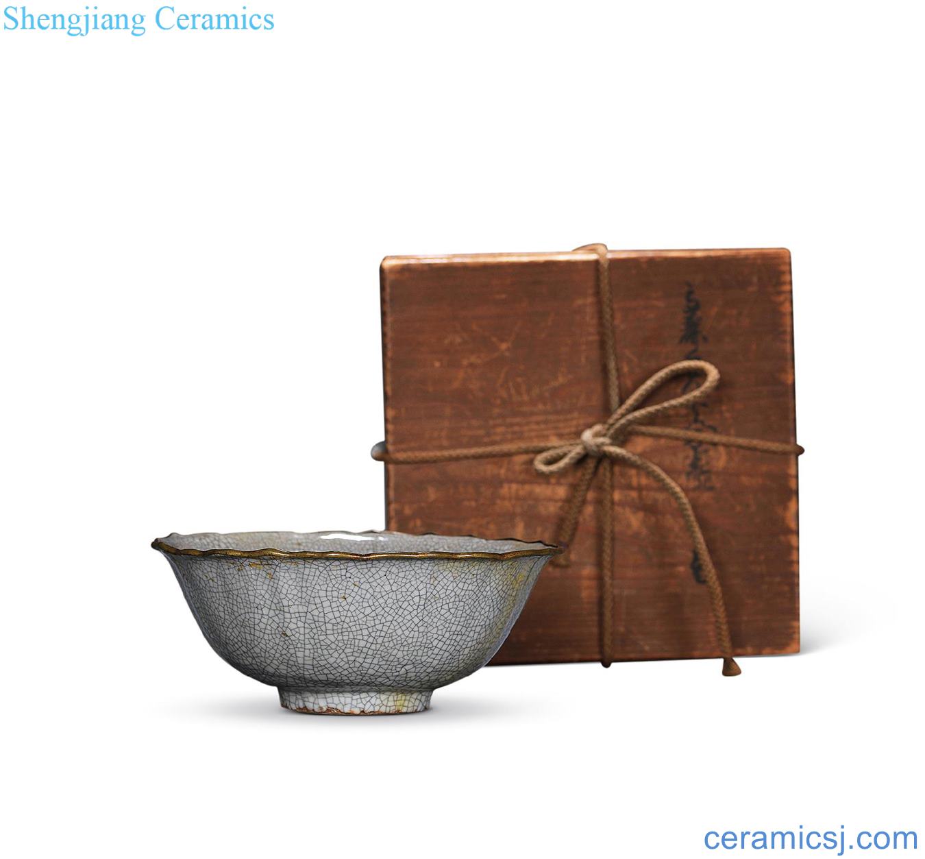 Ming Imitation of elder brother glaze flower bowl