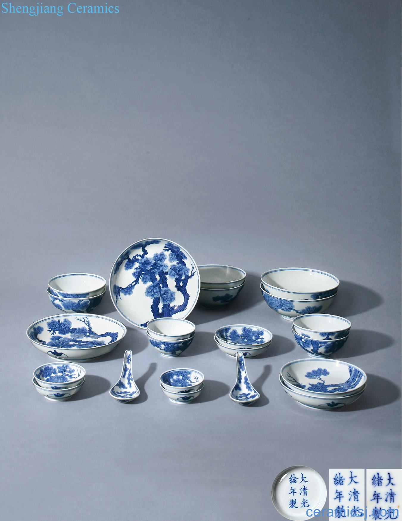 Qing guangxu Blue and white pine green-splashed bowls (a set of a total of 22)