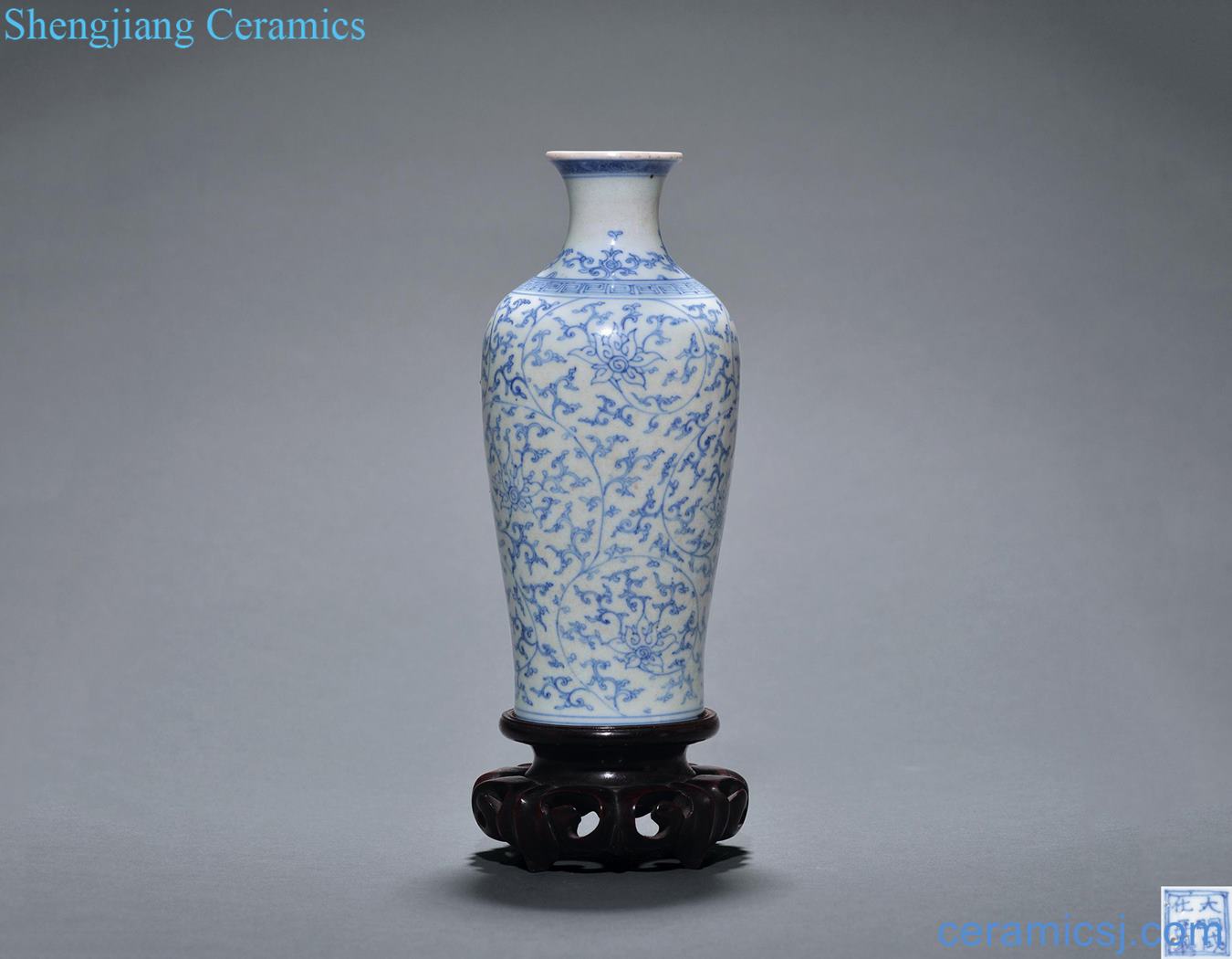 The qing emperor kangxi Blue and white lotus flower goddess of mercy bottle