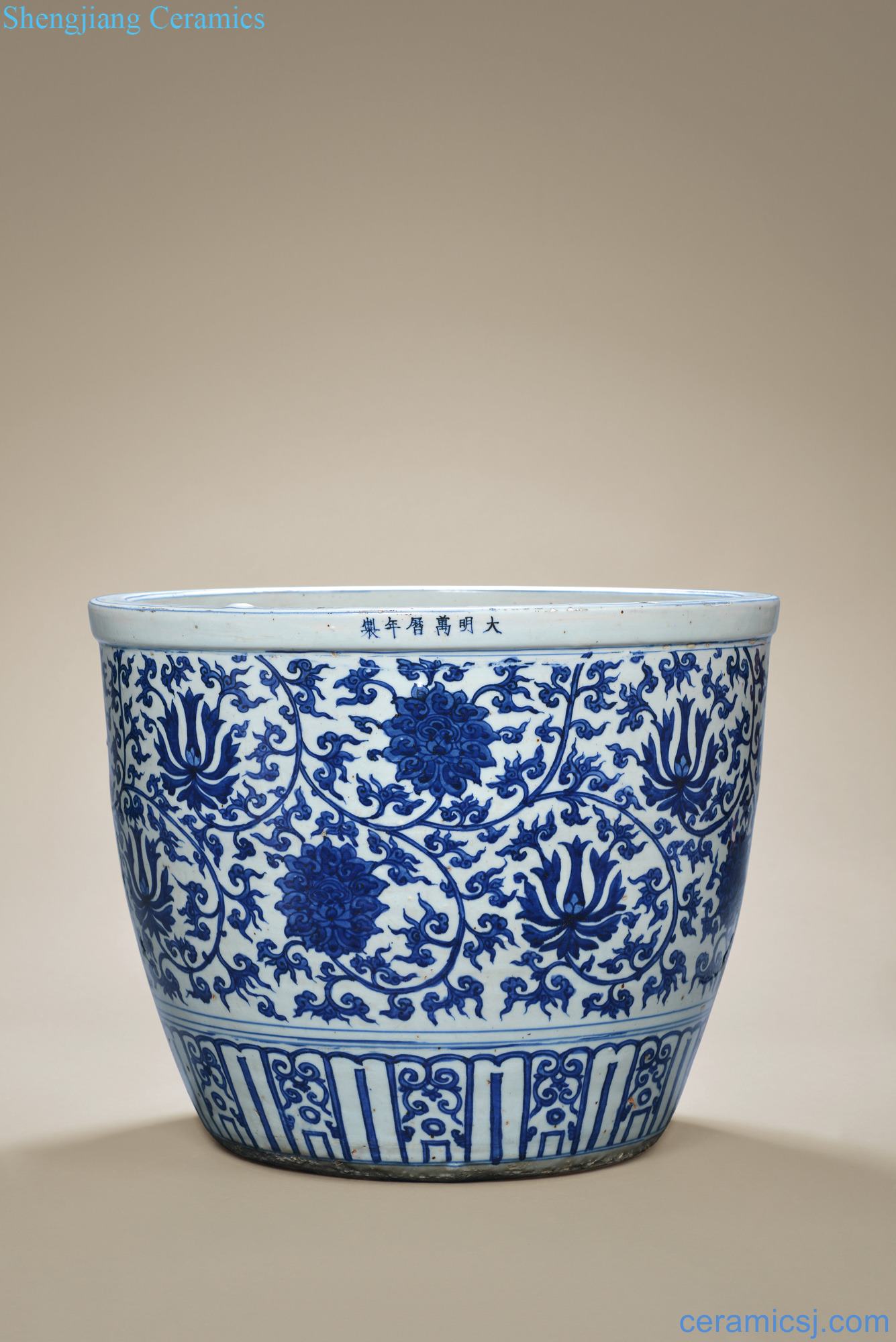 Ming wanli Blue and white flowers large cylinder