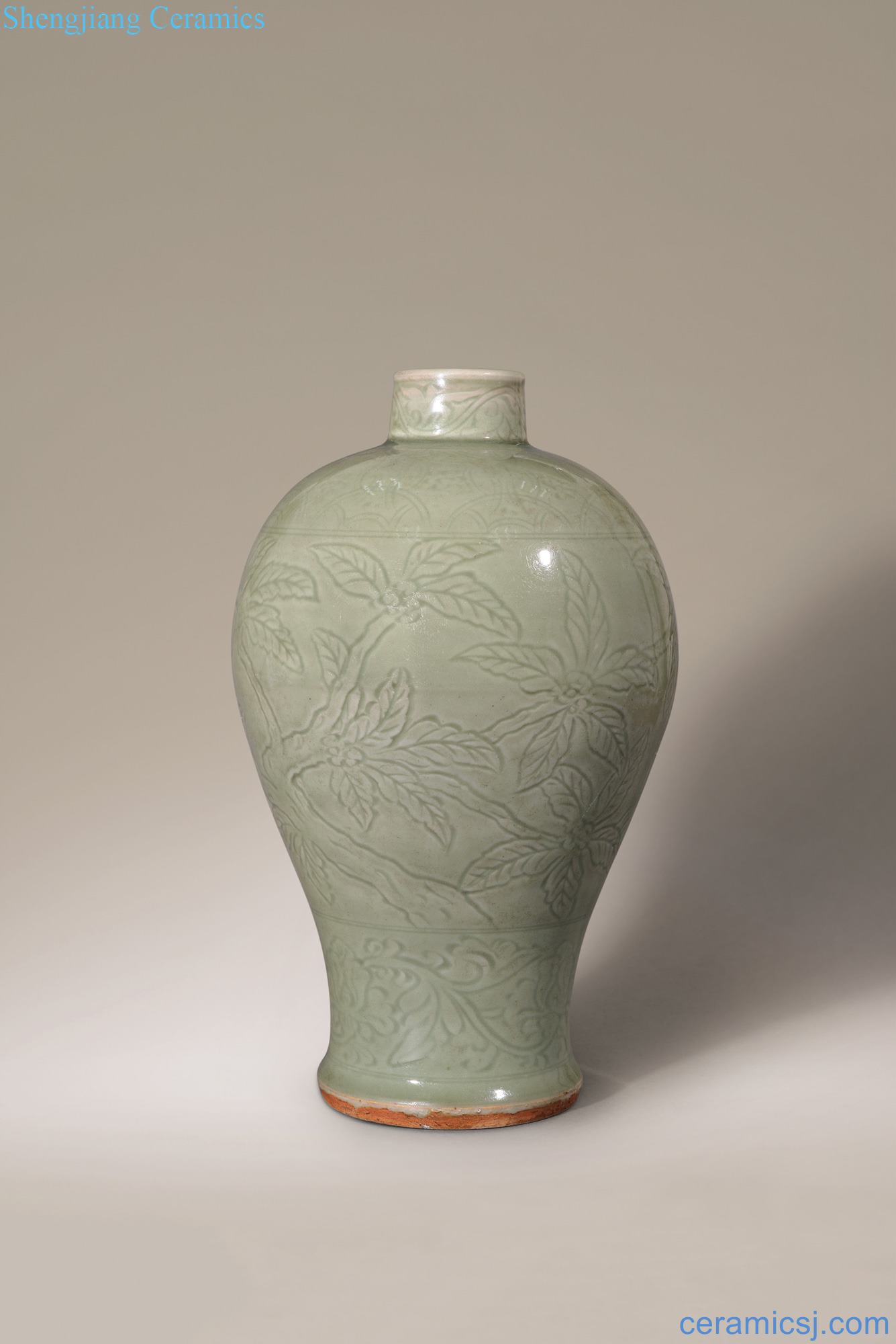 Ming yongle Place in longquan kiln carved flower grain mei bottle