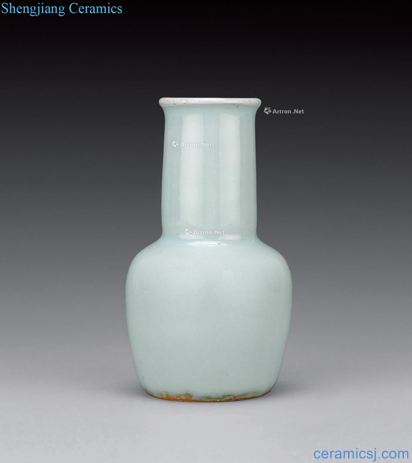 Ming Longquan celadon paper bottle with a hammer