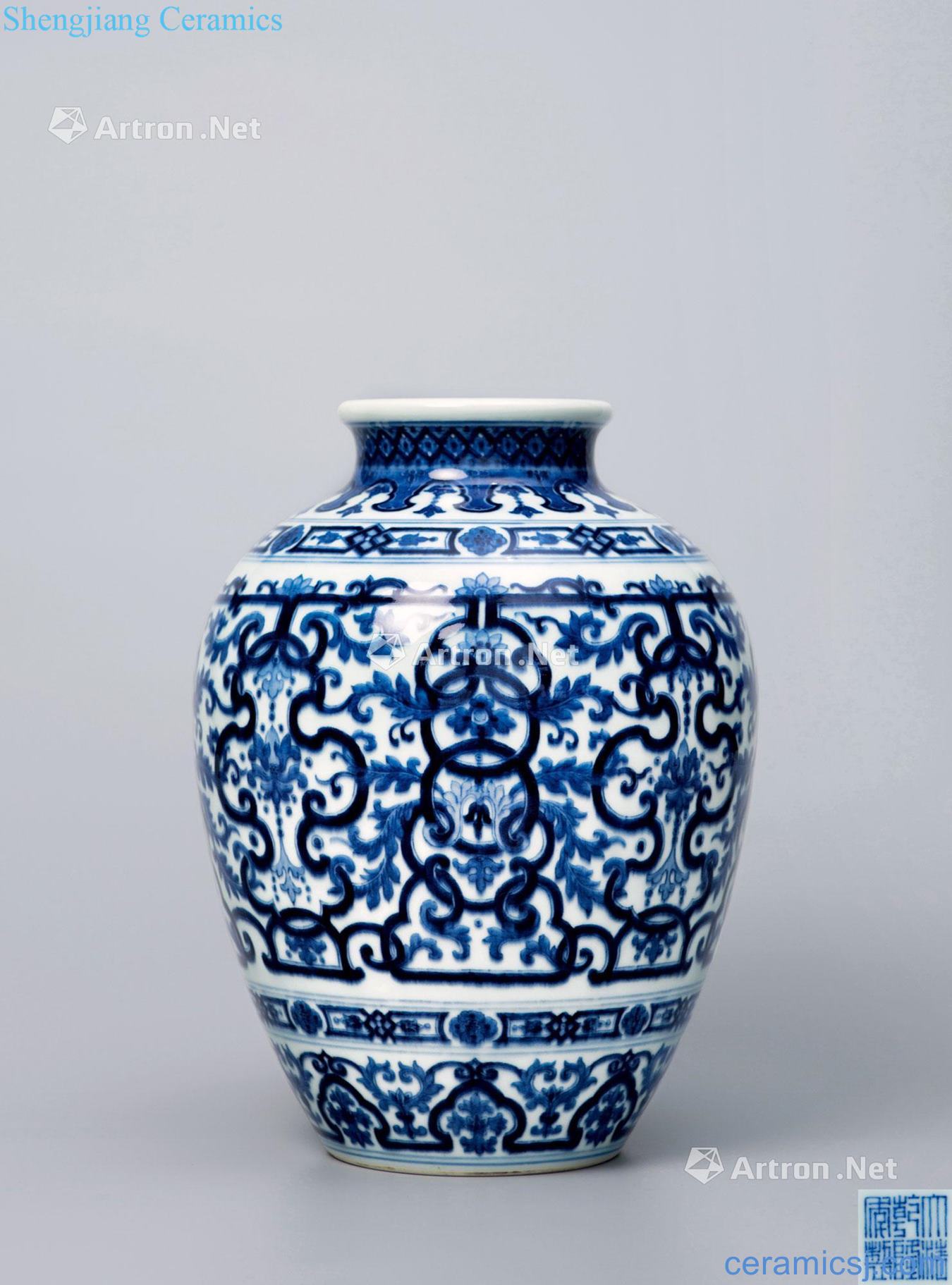 Qing qianlong Blue and white western flower ruyi grains taibai cans