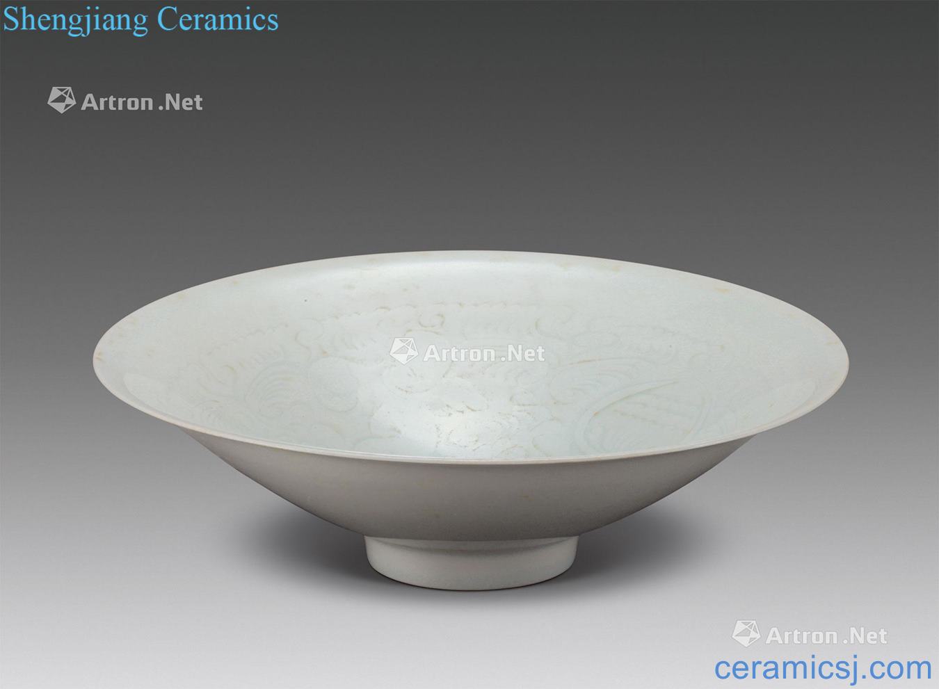 The song dynasty Left kiln carved bowl of the doll