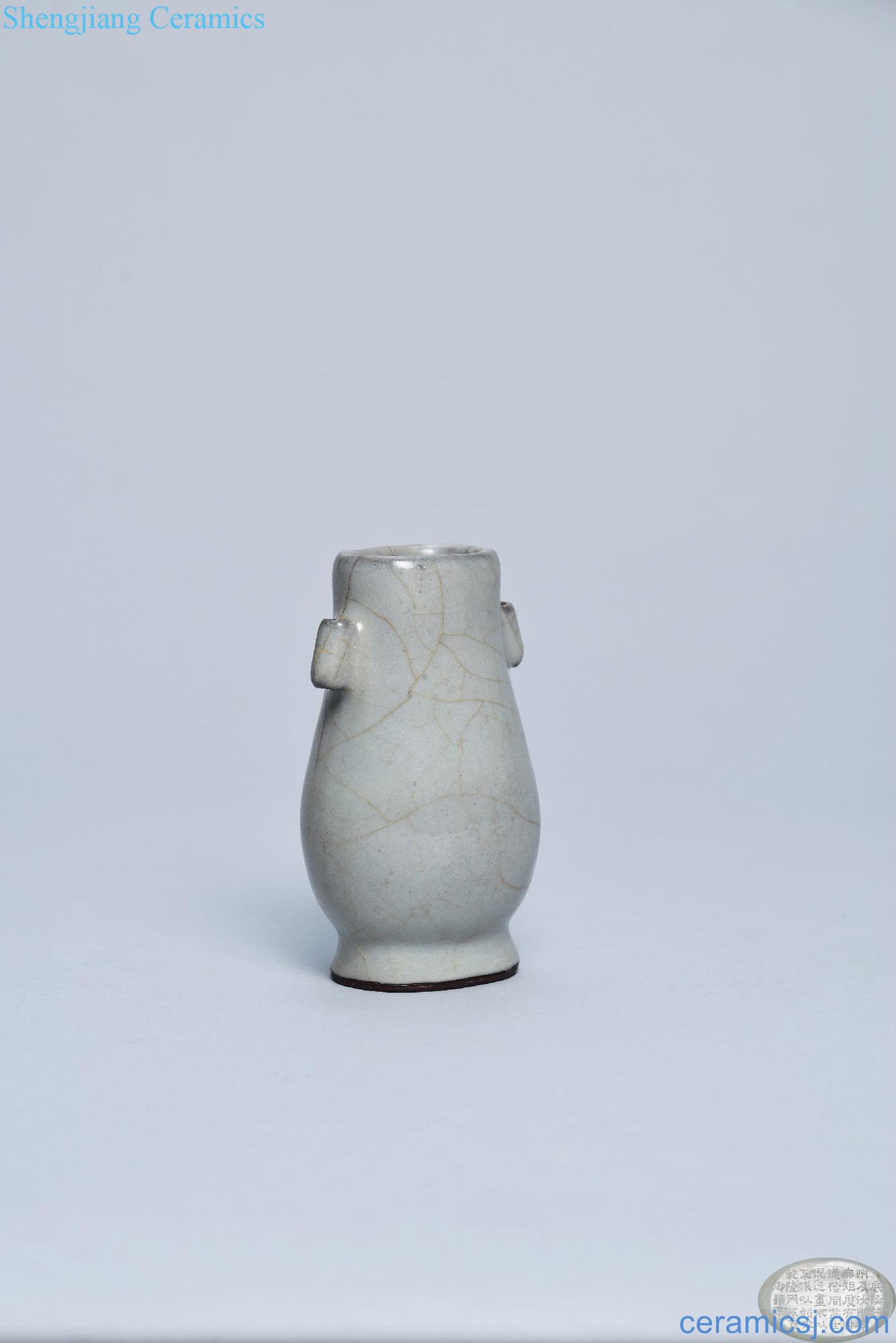 In the 13th century Qianlong imperial kiln penetration ear small pot