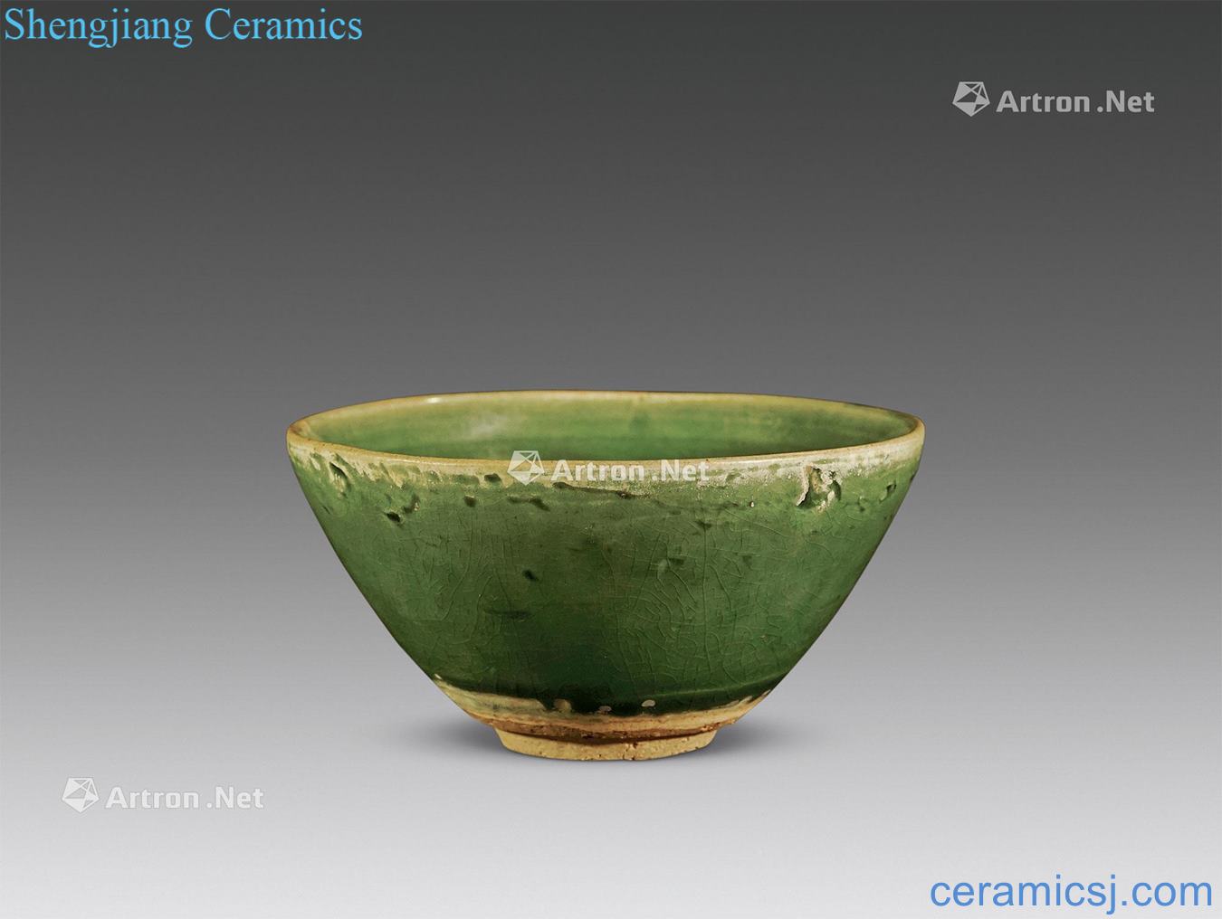 The song dynasty Jizhou kiln carved green glaze bowls