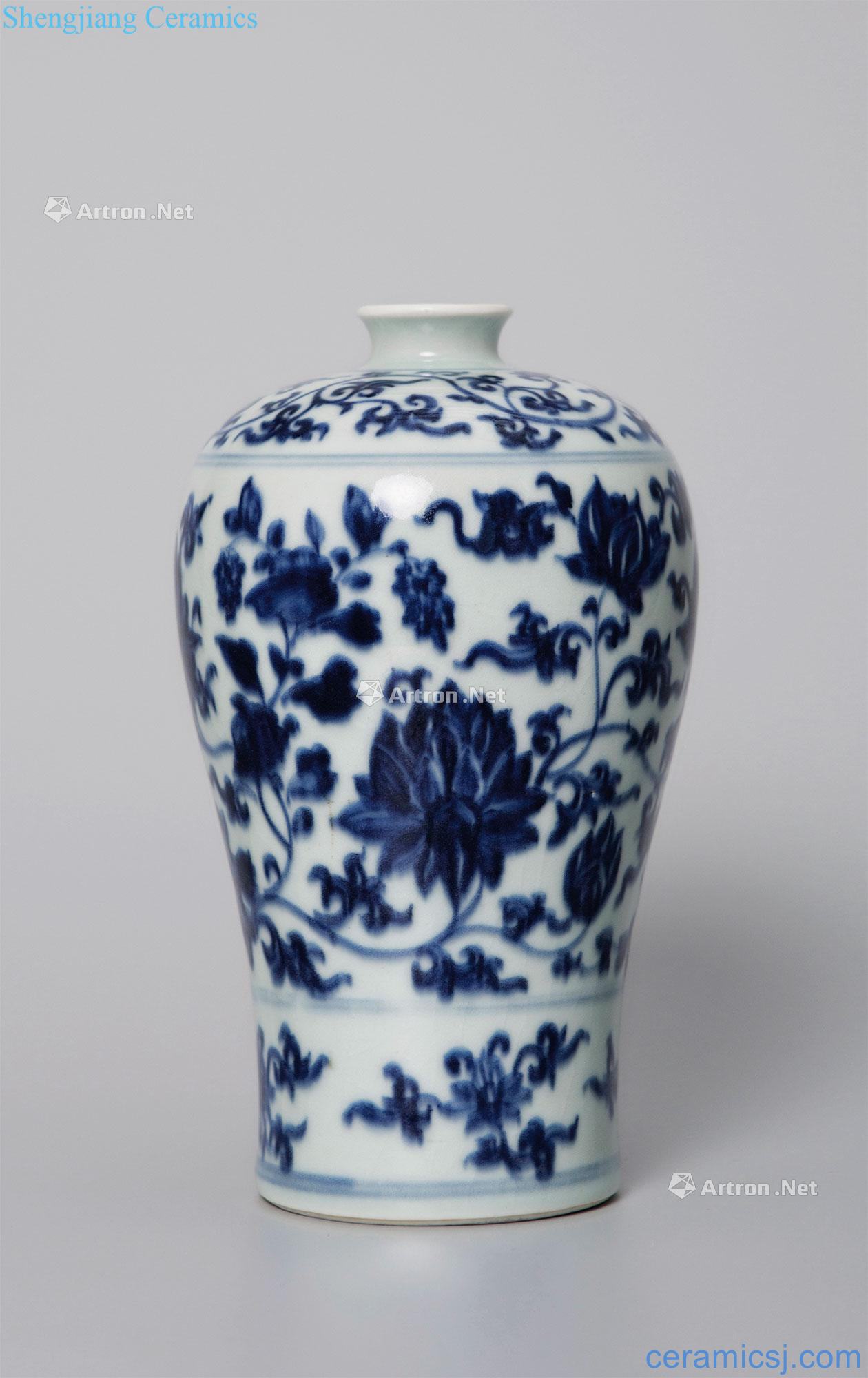 Qing yongzheng imitated yongle blue and white lotus flower grain mei bottle