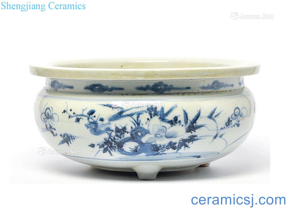 qing Blue and white flower on grain furnace with three legs