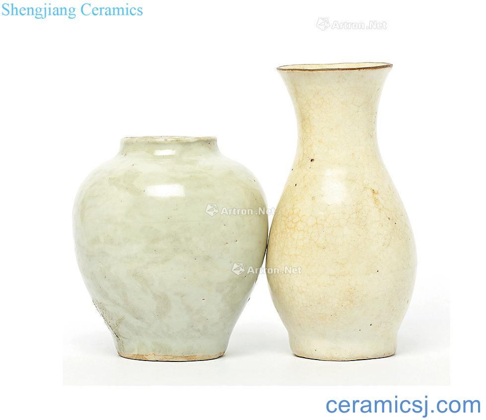 Yuan/Ming single glaze bottle (2)