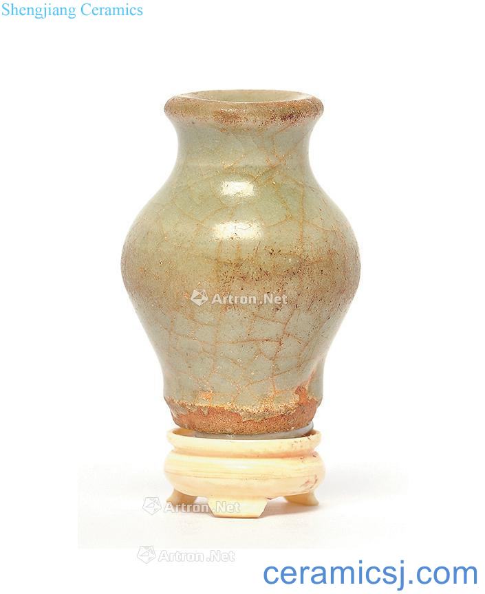 Ming or later Longquan glaze bottle