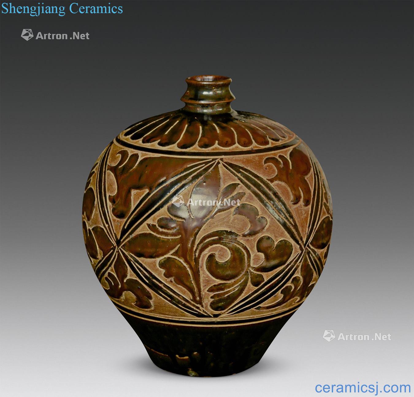 Gold magnetic state kiln carved flower bottle