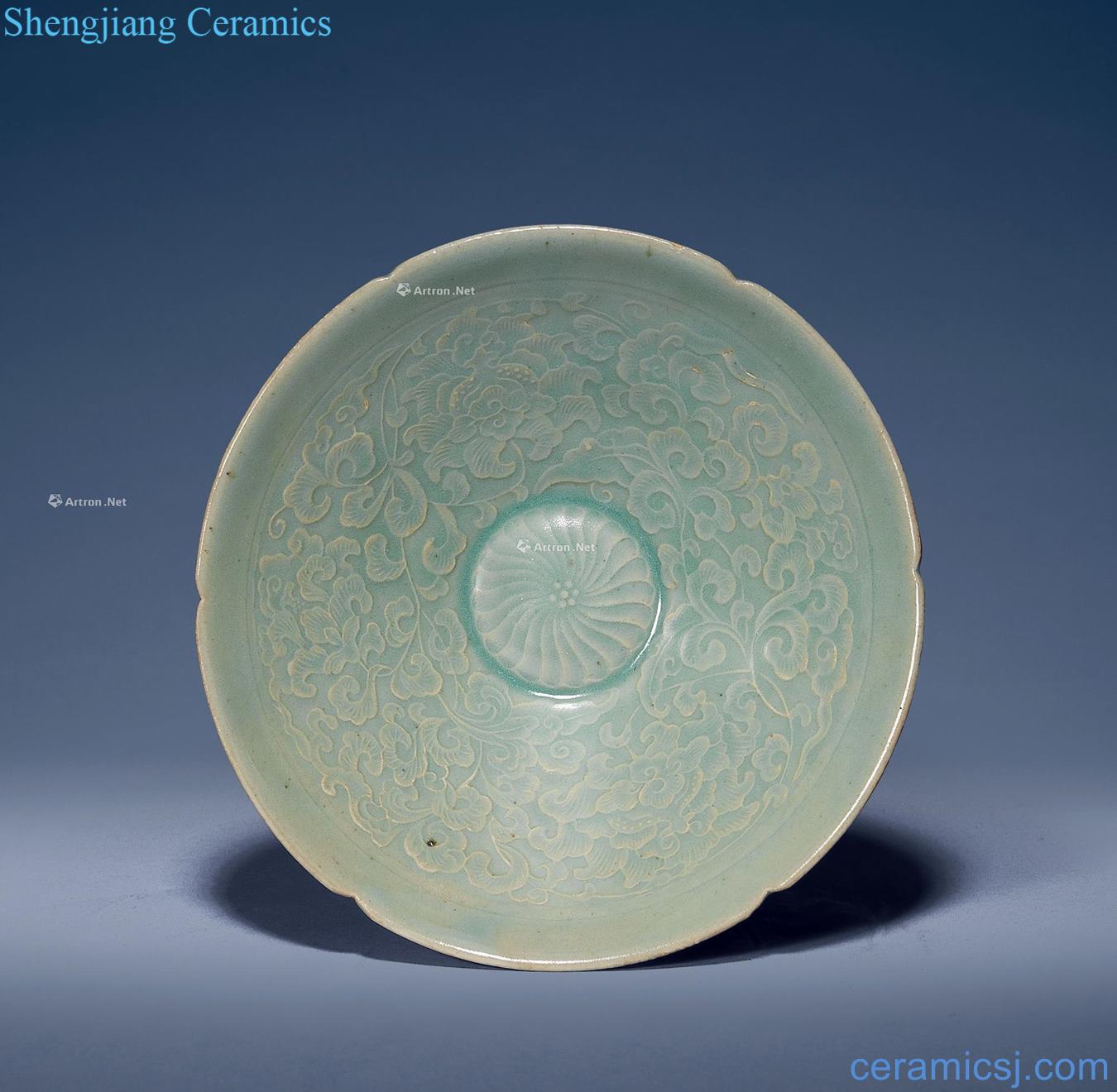 Koryo dynasty in the 12th century Green glaze printing lotus flower grain flower mouth bowl