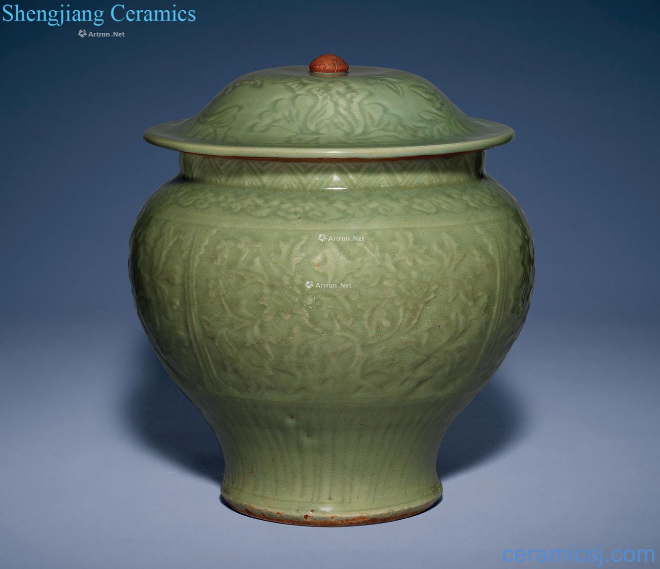 Ming in the 15th century Longquan green glaze lines cover pot flowers